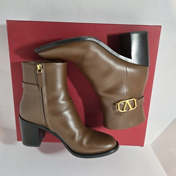 Valentino V Logo Boots - Picture 10 of 16